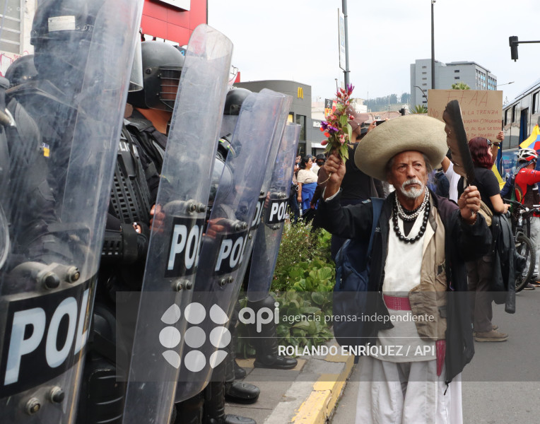 UIO MARCHA  MOVIMIENTOS SOCIALES