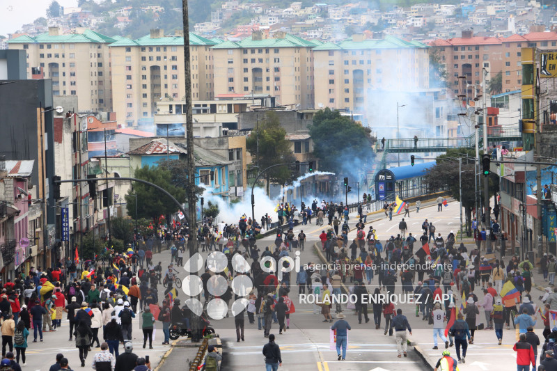 UIO MARCHA  MOVIMIENTOS SOCIALES