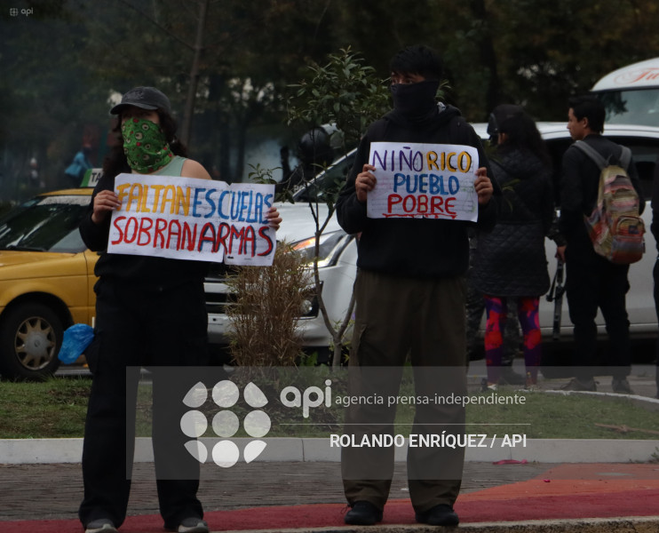 UIO MARCHA  MOVIMIENTOS SOCIALES