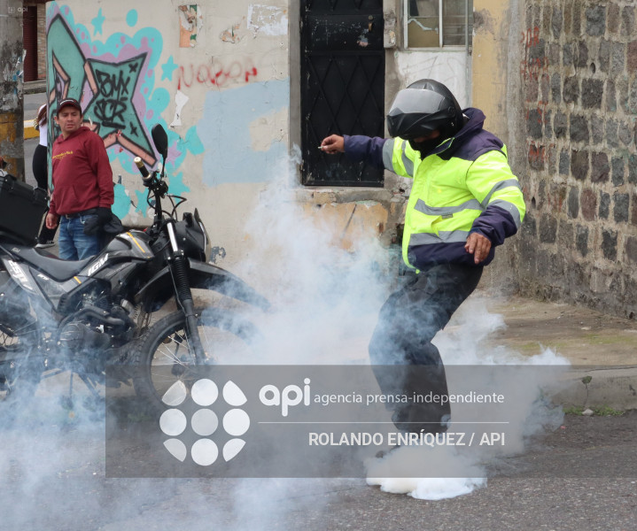 UIO MARCHA  MOVIMIENTOS SOCIALES