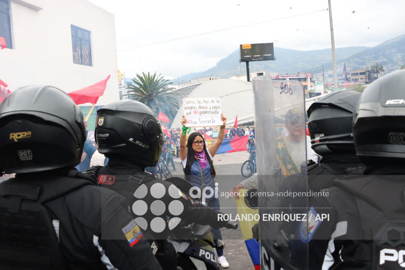 UIO MARCHA  MOVIMIENTOS SOCIALES