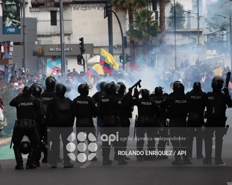 UIO MARCHA  MOVIMIENTOS SOCIALES