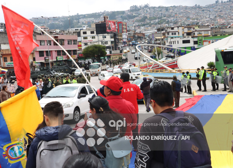 UIO MARCHA  MOVIMIENTOS SOCIALES