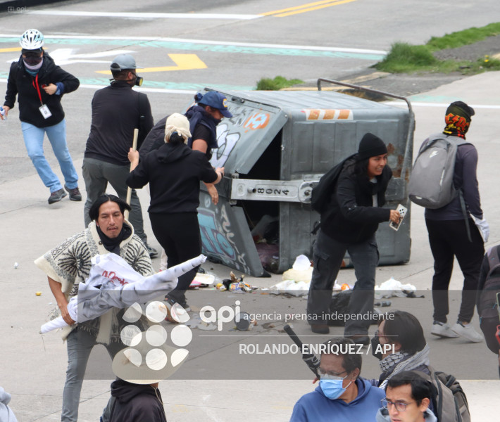 UIO MARCHA  MOVIMIENTOS SOCIALES