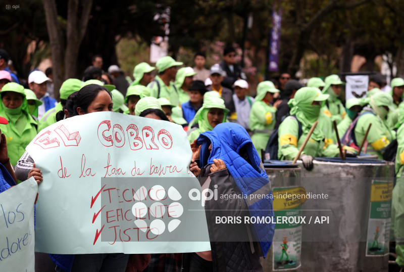CUENCA-PROTESTA RECOLECTORES DE BASURA-EMAC EP