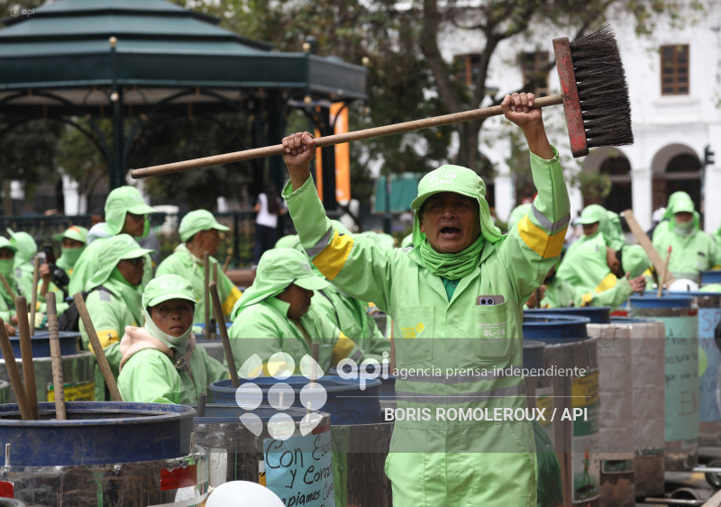 CUENCA-PROTESTA RECOLECTORES DE BASURA-EMAC EP