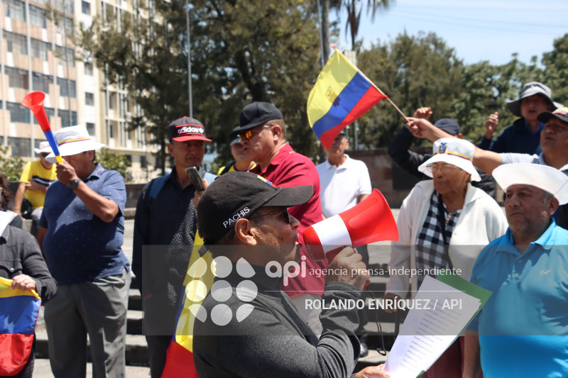 PLANTON A FAVOR DEL GOBIERNO