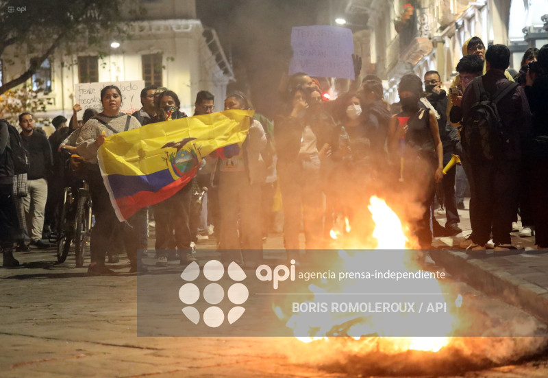 CUENCA-MARCHA CONTRA GOBIERNO DE NOBOA