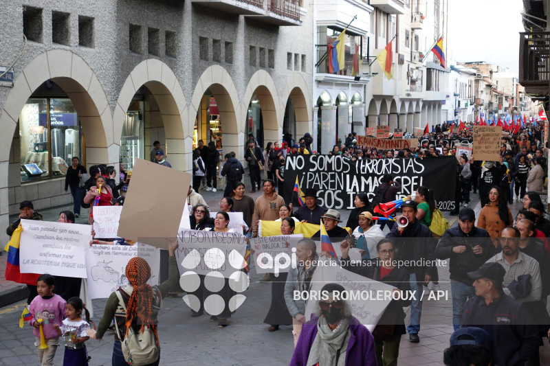 CUENCA-MARCHA CONTRA GOBIERNO DE NOBOA