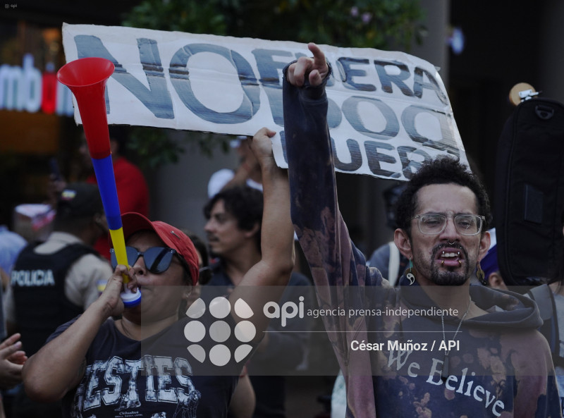 GYE-MARCHA CONTRA NOBOA