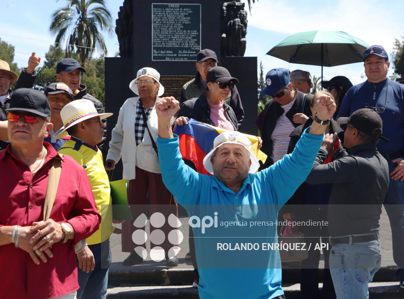 PLANTON A FAVOR DEL GOBIERNO