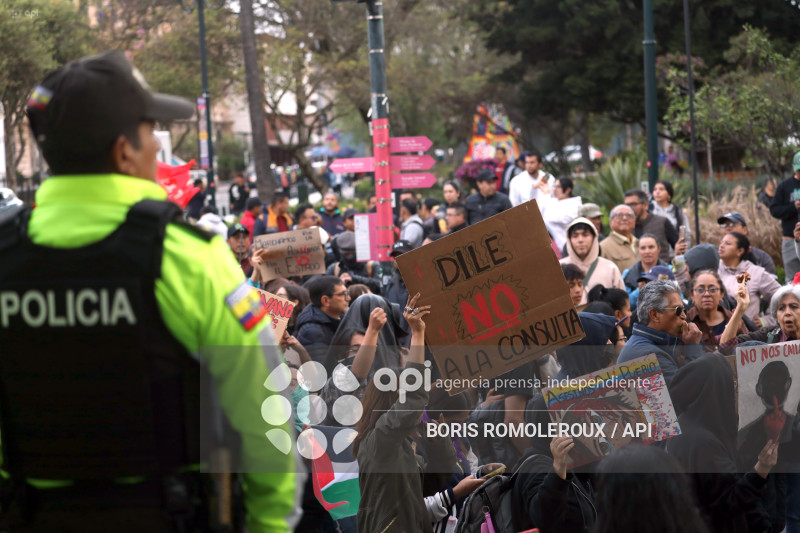 CUENCA-MARCHA CONTRA GOBIERNO DE NOBOA