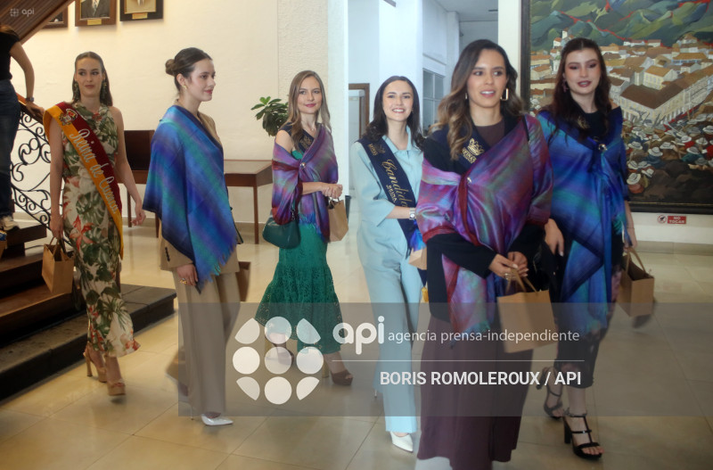 CUENCA-CANDIDATAS A REINA DE CUENCA