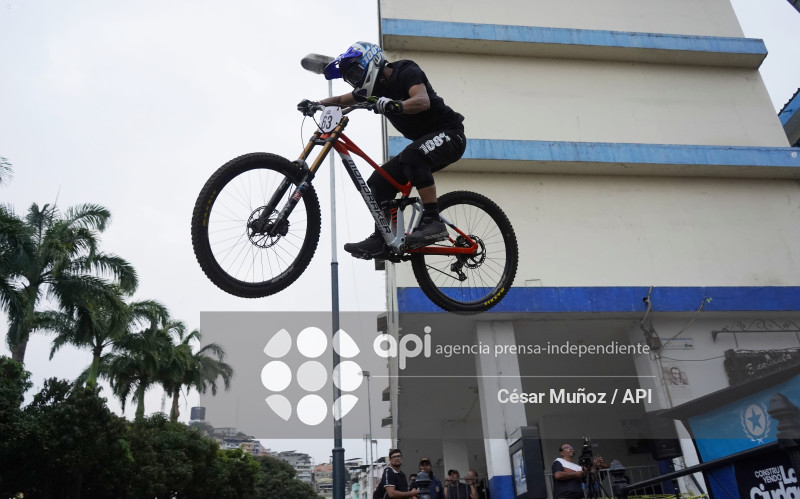 GYE-DOWNHILL DEL CERRO