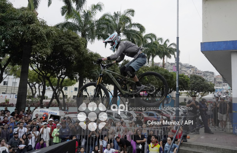 GYE-DOWNHILL DEL CERRO