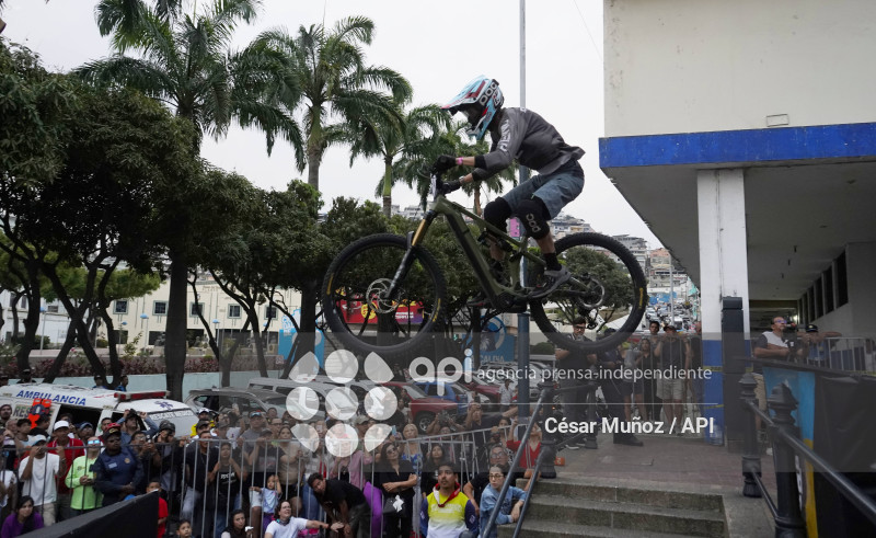 GYE-DOWNHILL DEL CERRO