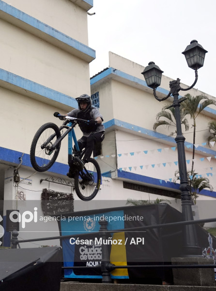 GYE-DOWNHILL DEL CERRO