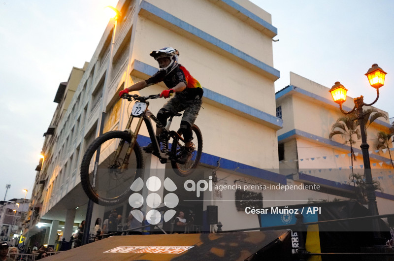 GYE-DOWNHILL DEL CERRO