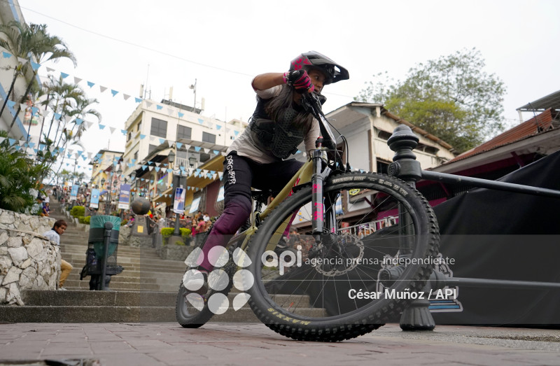 GYE-DOWNHILL DEL CERRO