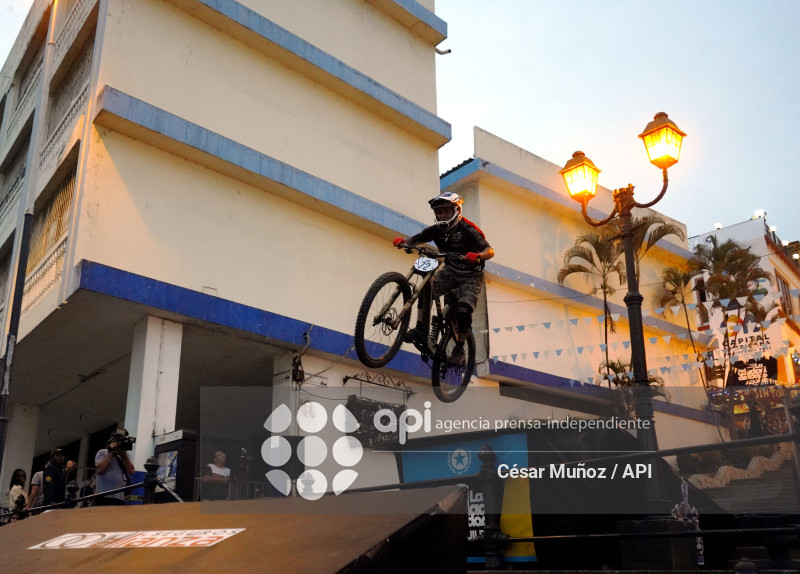 GYE-DOWNHILL DEL CERRO