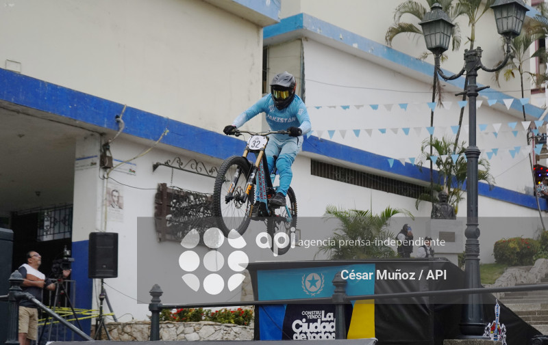 GYE-DOWNHILL DEL CERRO