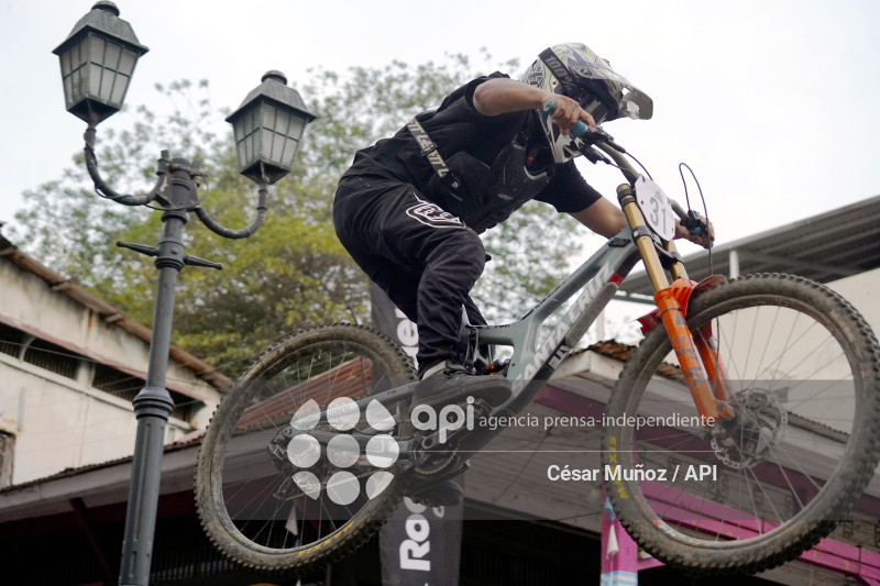 GYE-DOWNHILL DEL CERRO