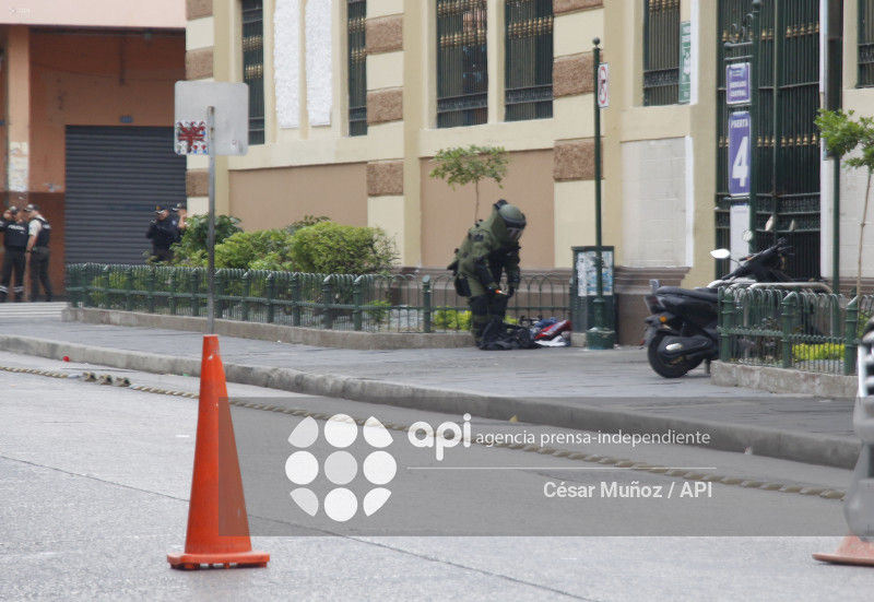 GYE-ALERTA BOMBA MERCADO