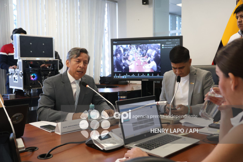 ALCALDE DE GUAYAQUIL COMPARECE ASAMBLEA