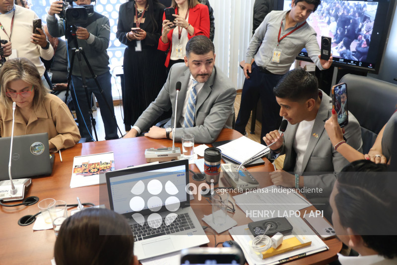 ALCALDE DE GUAYAQUIL COMPARECE ASAMBLEA