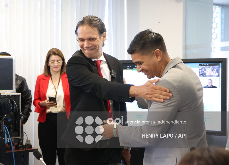 ALCALDE DE GUAYAQUIL COMPARECE ASAMBLEA