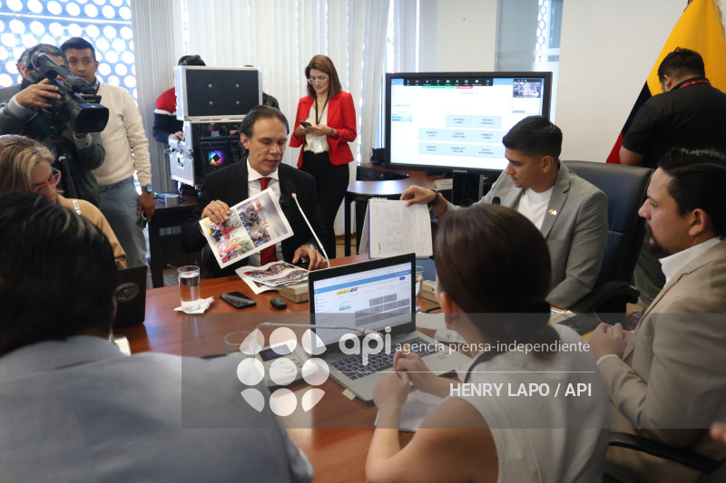 ALCALDE DE GUAYAQUIL COMPARECE ASAMBLEA