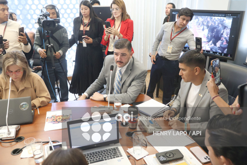 ALCALDE DE GUAYAQUIL COMPARECE ASAMBLEA