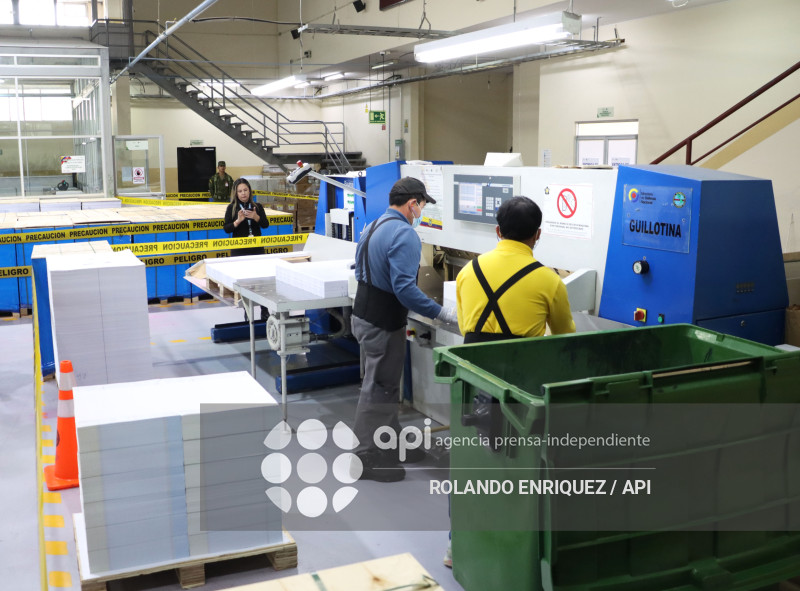 CNE PAPELETAS REFERENDUM IGM