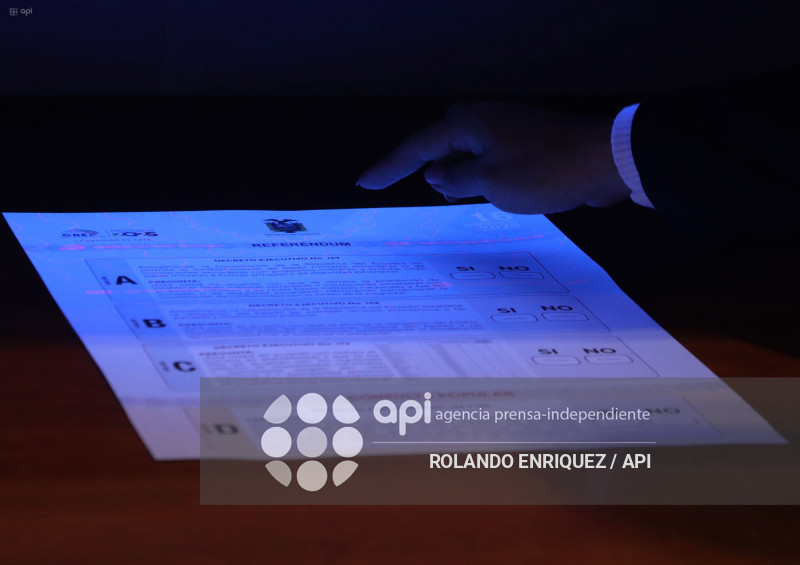 CNE PAPELETAS REFERENDUM IGM