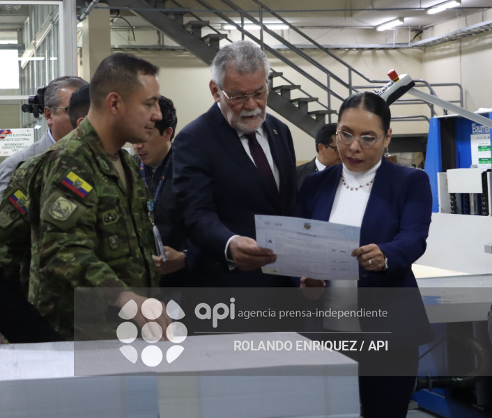 CNE PAPELETAS REFERENDUM IGM