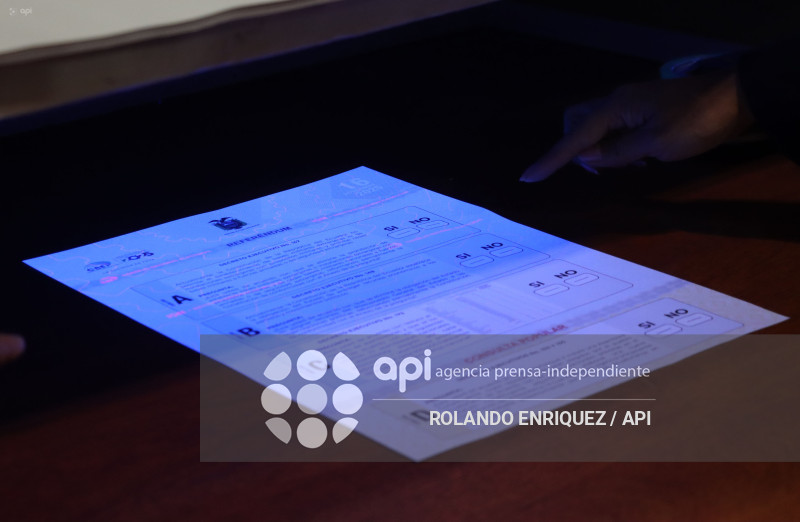 CNE PAPELETAS REFERENDUM IGM