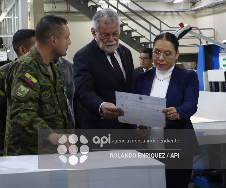 CNE PAPELETAS REFERENDUM IGM