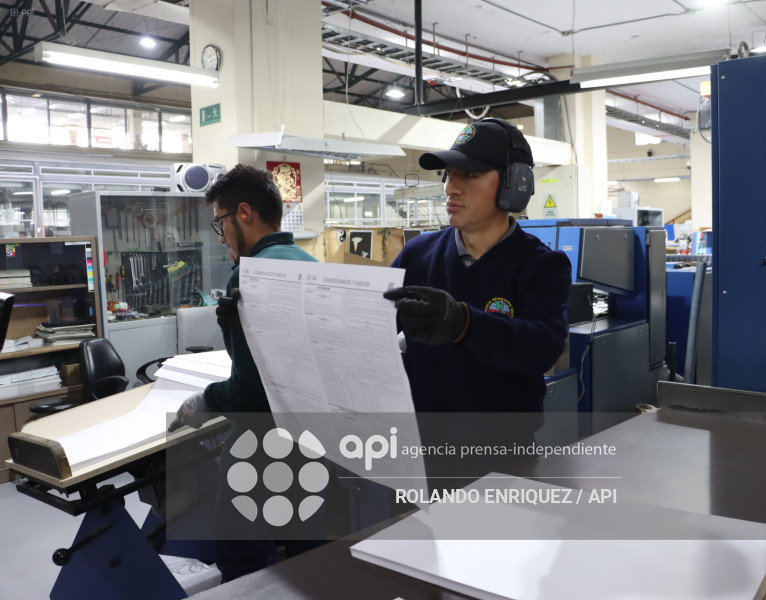 CNE PAPELETAS REFERENDUM IGM