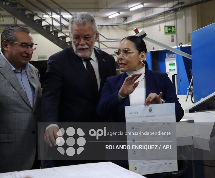 CNE PAPELETAS REFERENDUM IGM