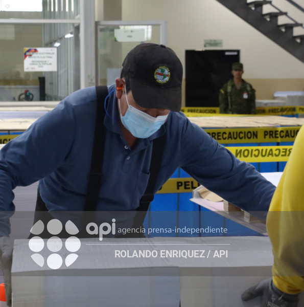 CNE PAPELETAS REFERENDUM IGM