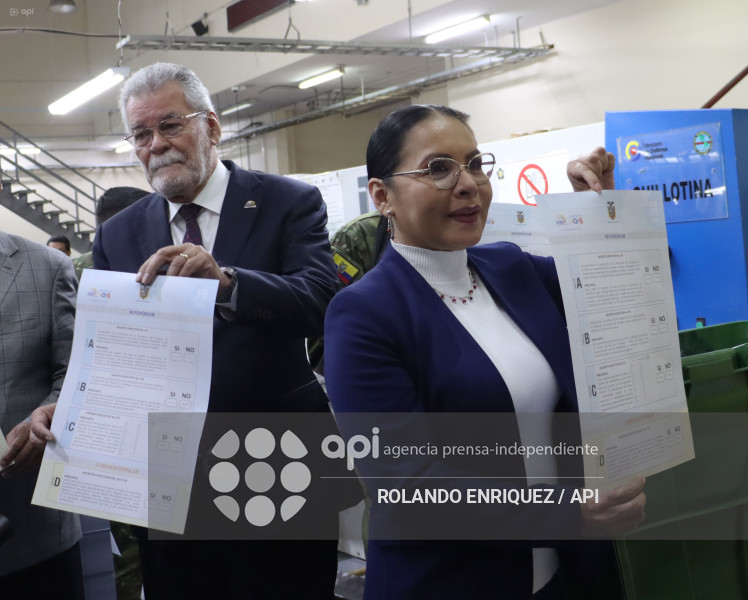 CNE PAPELETAS REFERENDUM IGM