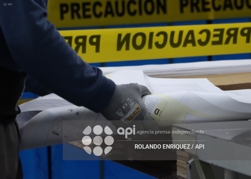 CNE PAPELETAS REFERENDUM IGM