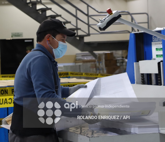 CNE PAPELETAS REFERENDUM IGM