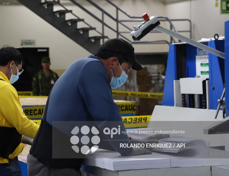 CNE PAPELETAS REFERENDUM IGM