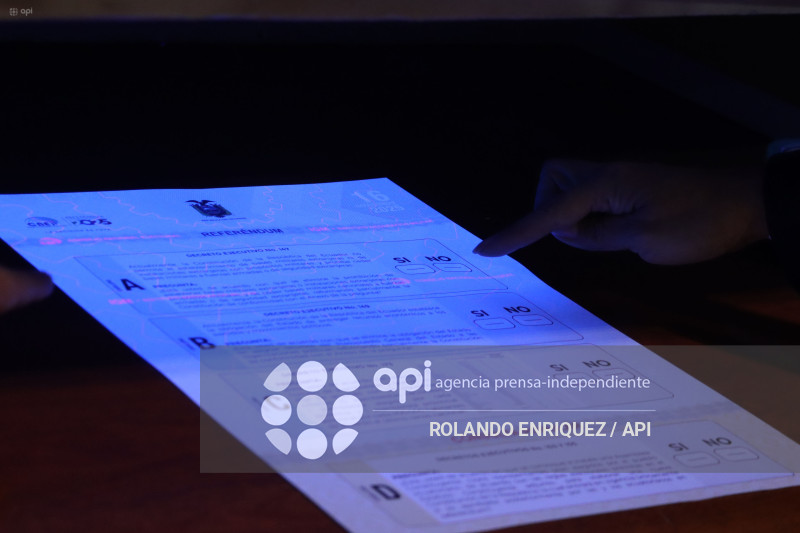 CNE PAPELETAS REFERENDUM IGM