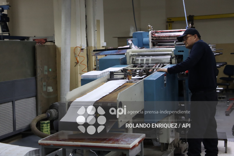 CNE PAPELETAS REFERENDUM IGM