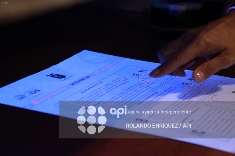 CNE PAPELETAS REFERENDUM IGM