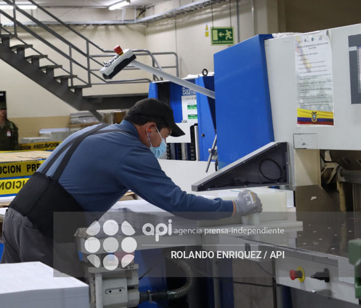 CNE PAPELETAS REFERENDUM IGM