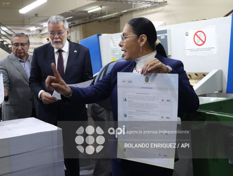 CNE PAPELETAS REFERENDUM IGM