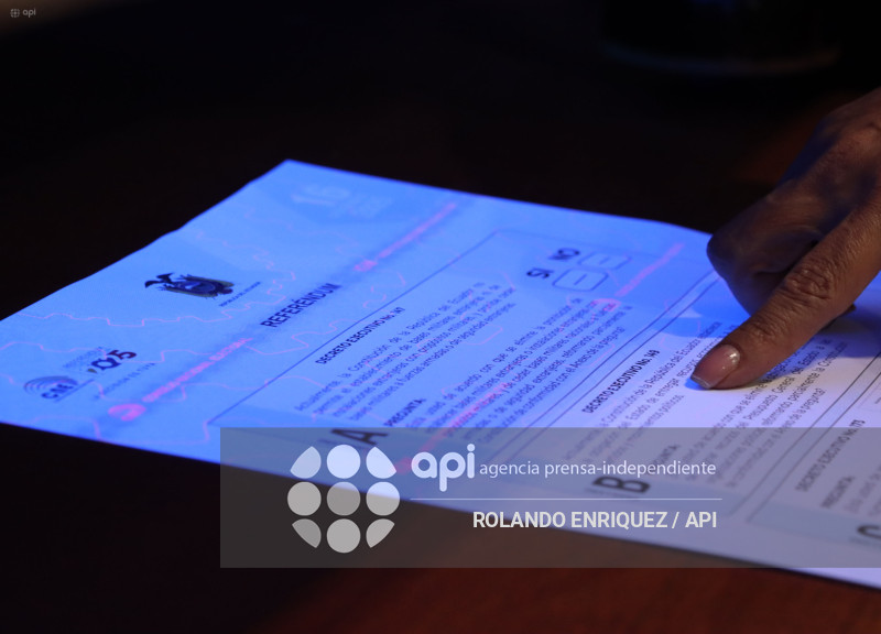 CNE PAPELETAS REFERENDUM IGM